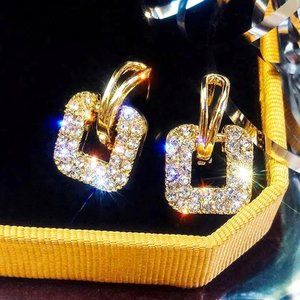 SPARKLING SQUARE DANGLES